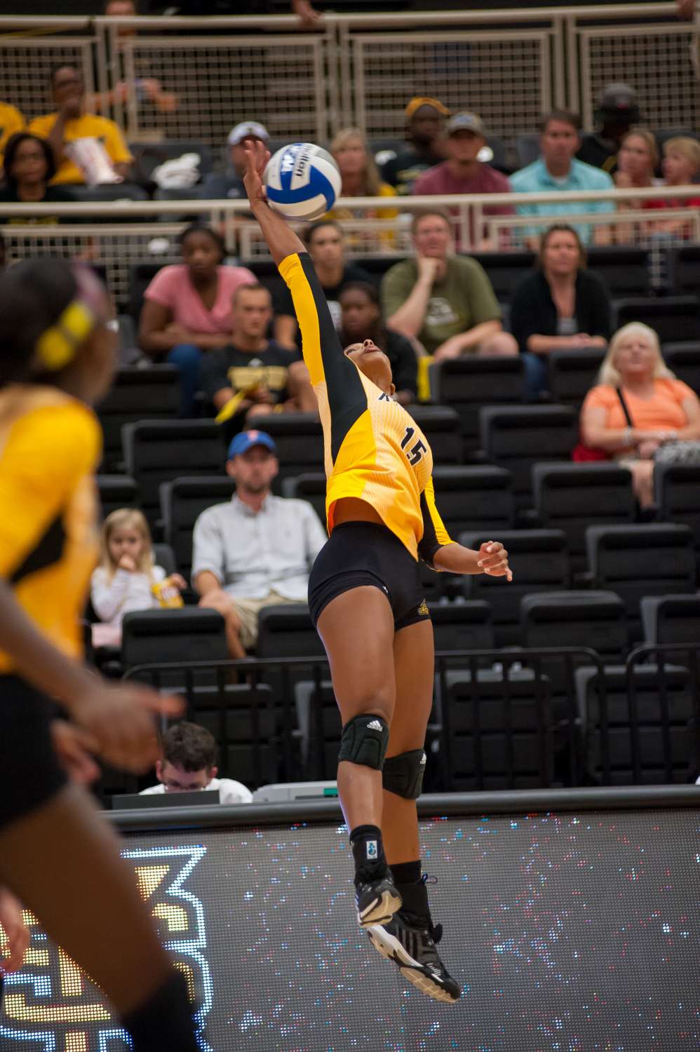 Volleyball Rallies to Defeat USC Upstate