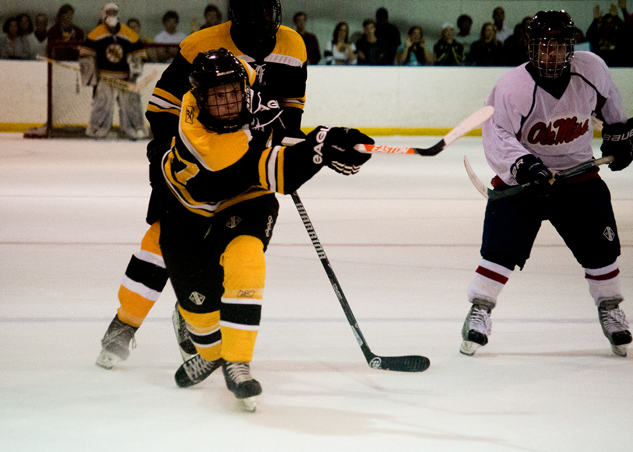 Hockey Sweeps Pair of Games in Charleston