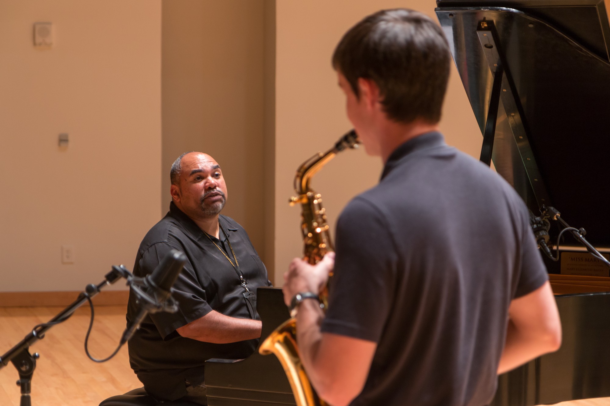 Jazz musicians captivate in their multi-media performance