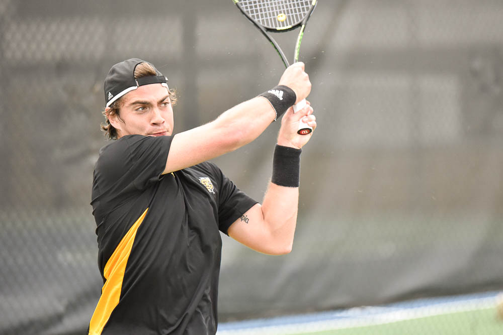 Men’s tennis loses two in a row, fall to 0-3