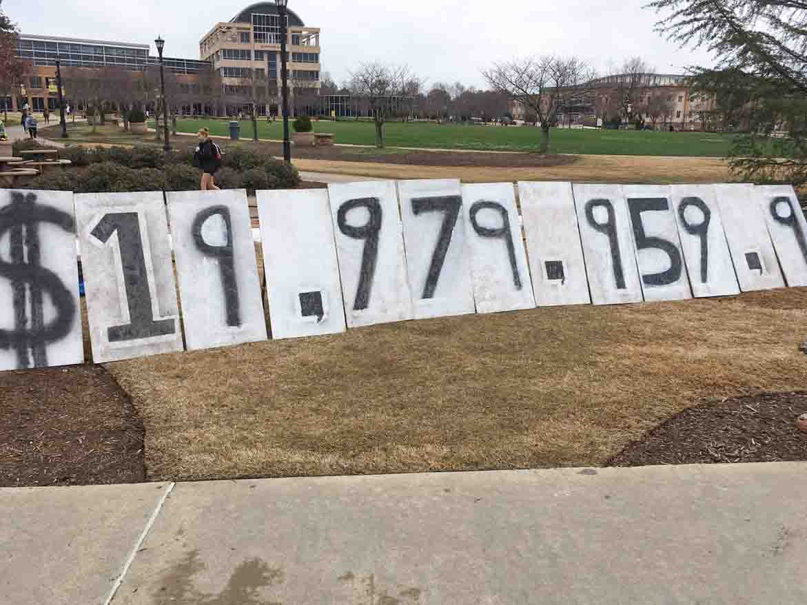 40-foot clock brings awareness to national debt