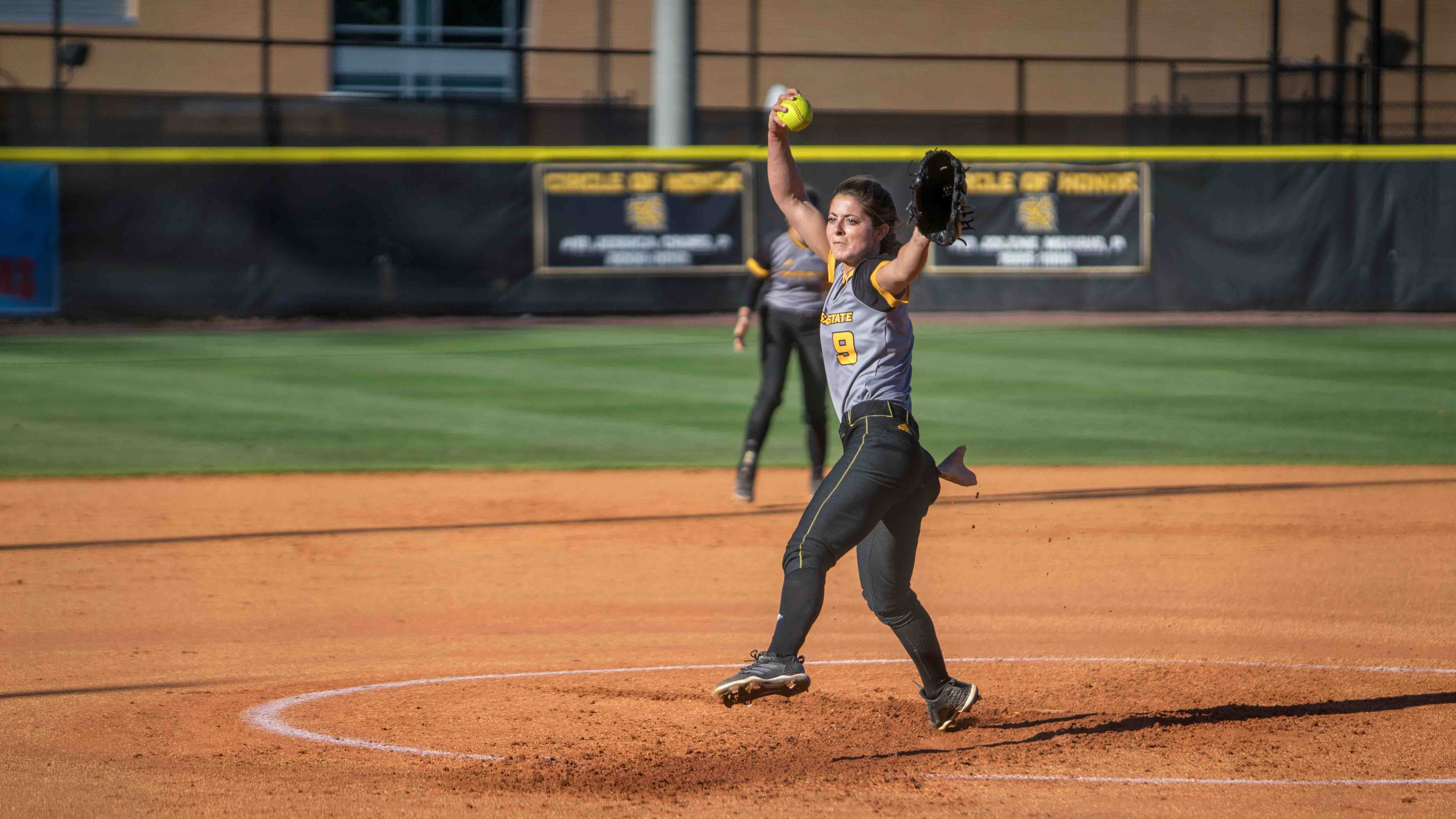 Rollercoaster weekend for softball, win three of five