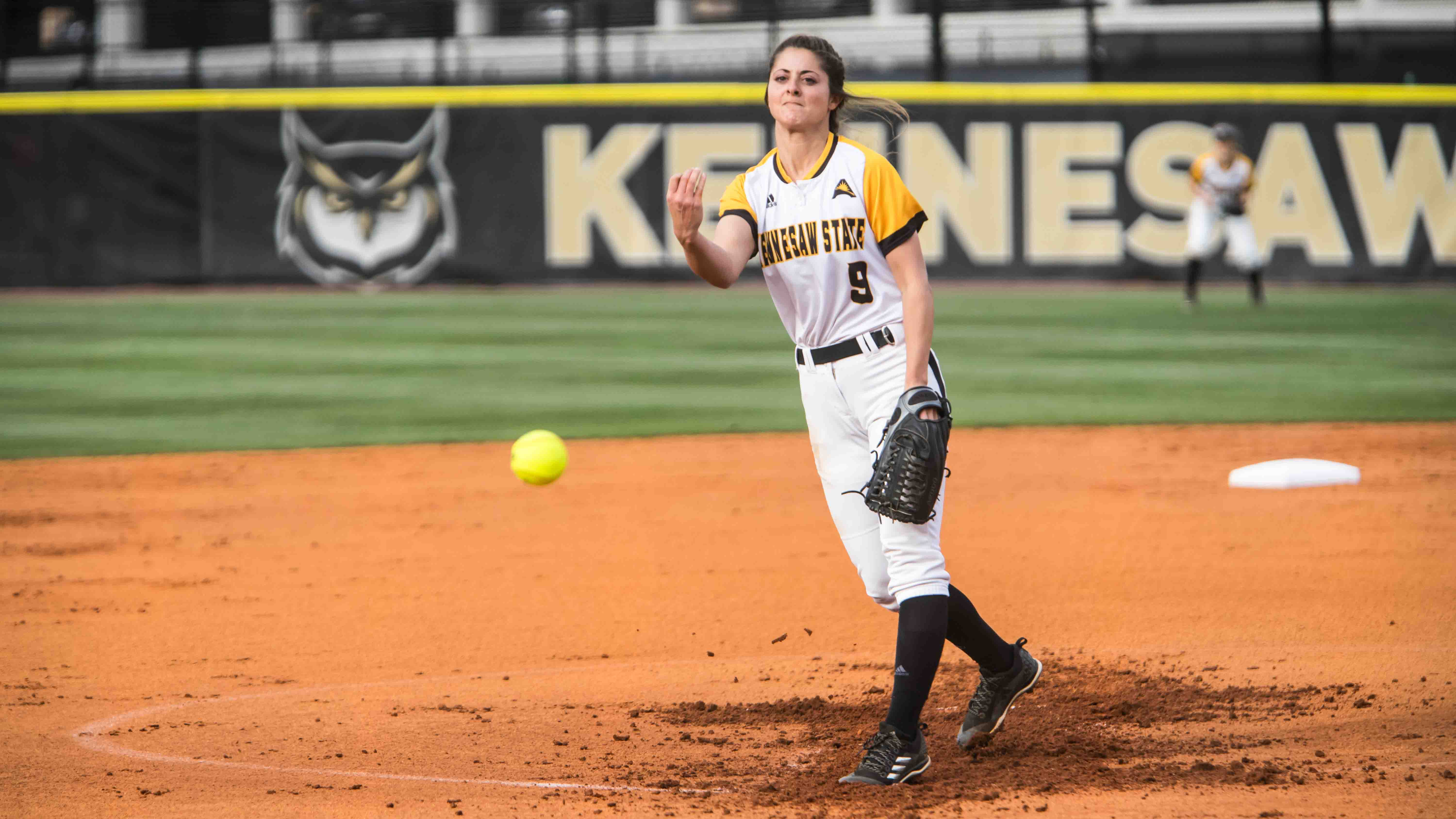 Softball beats FGCU twice after win against GT