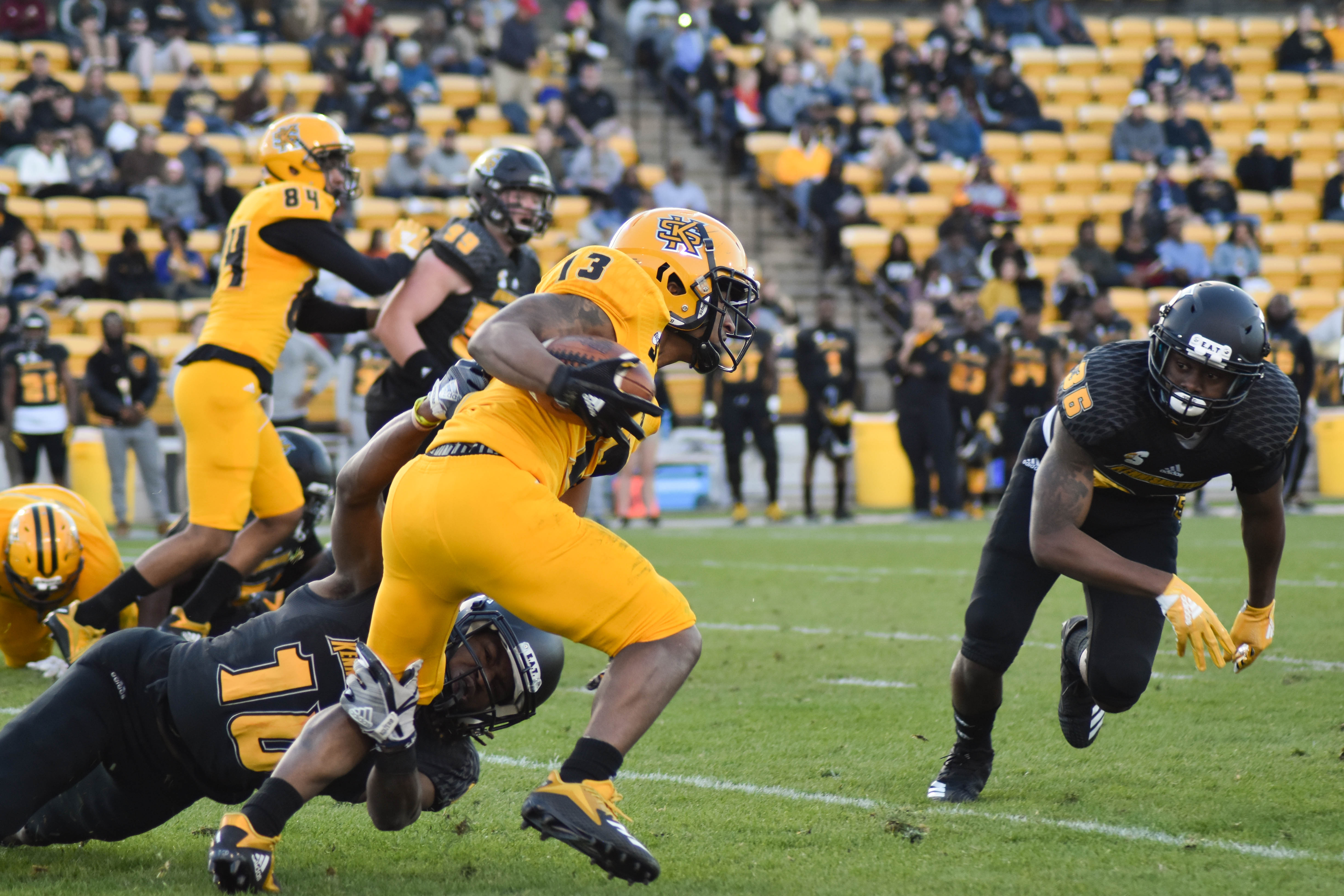 Defense victorious over offense during KSU’s spring football game