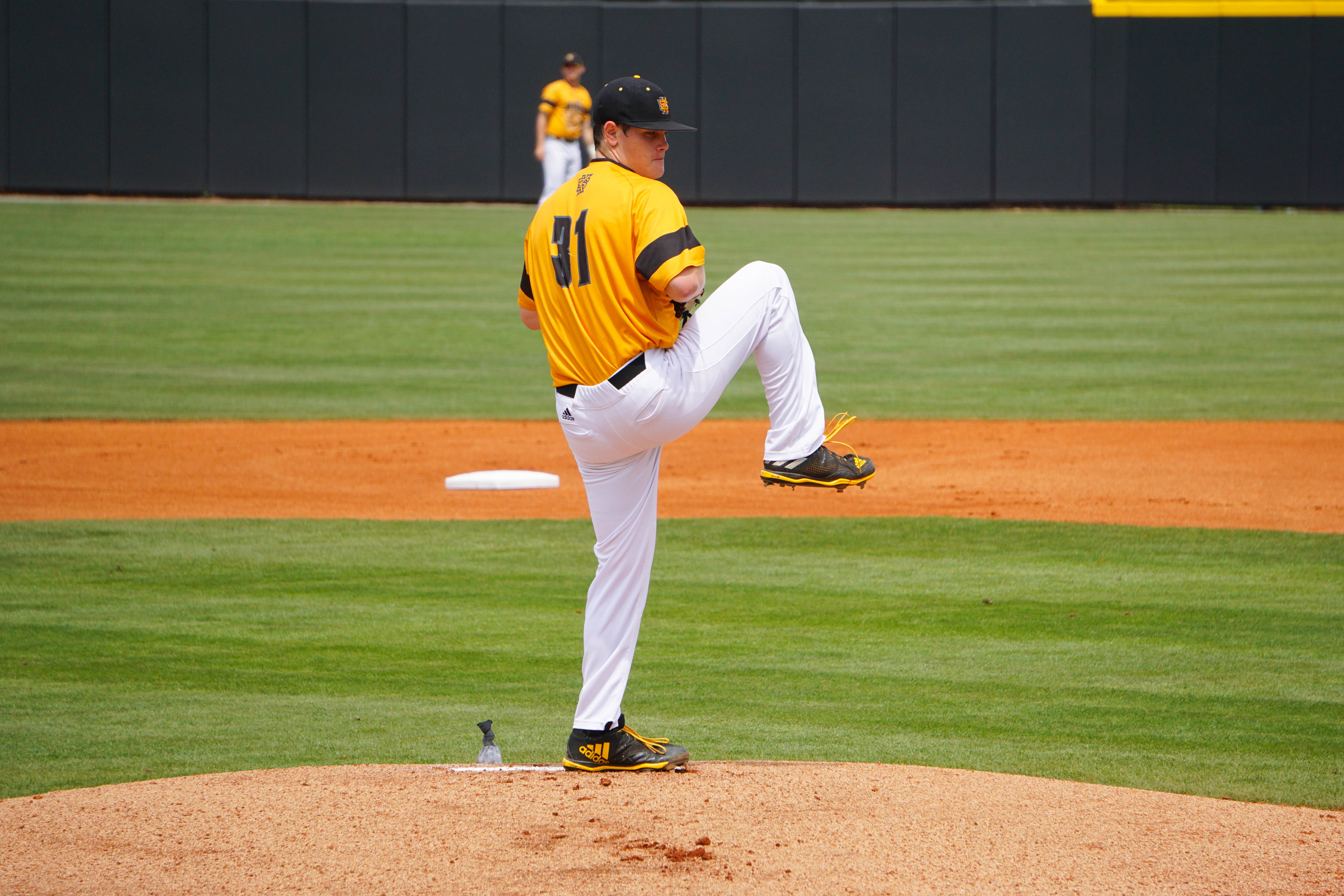 Owls pitching duo combines for shutout in finale after 3 losses earlier in week