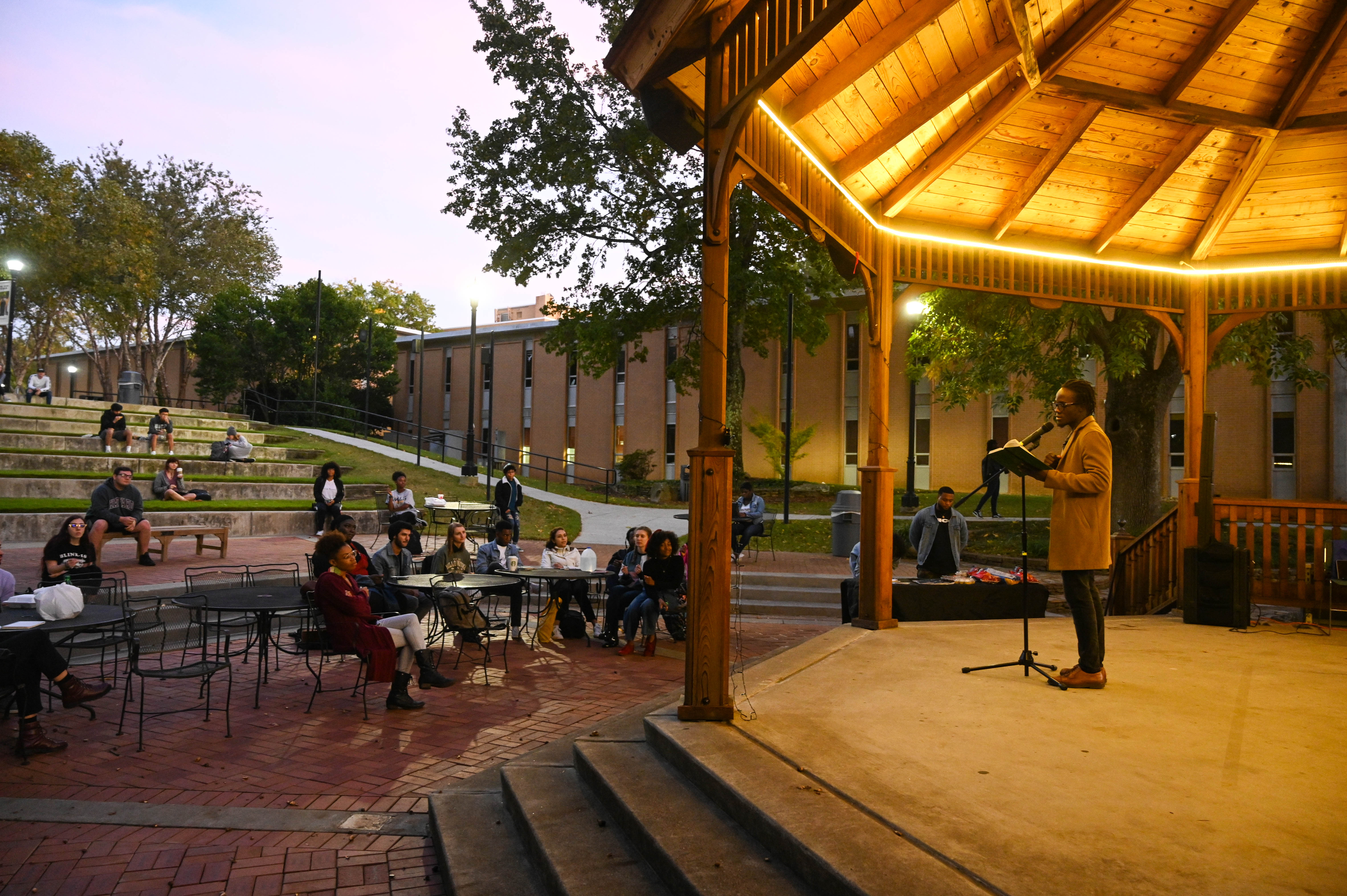 Open mic night showcases newfound poetry club
