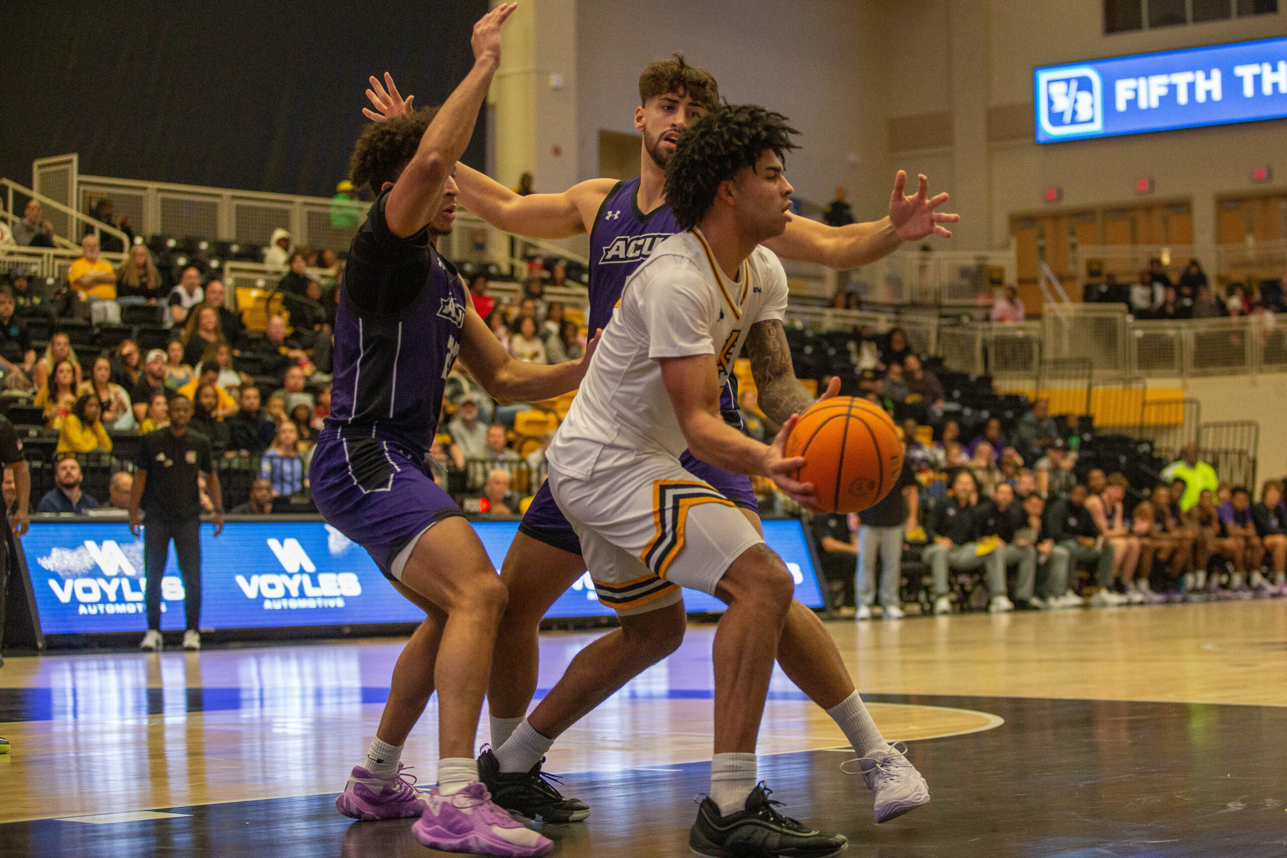 Cottle, Miller Lead Men’s Basketball Over Abilene Christian