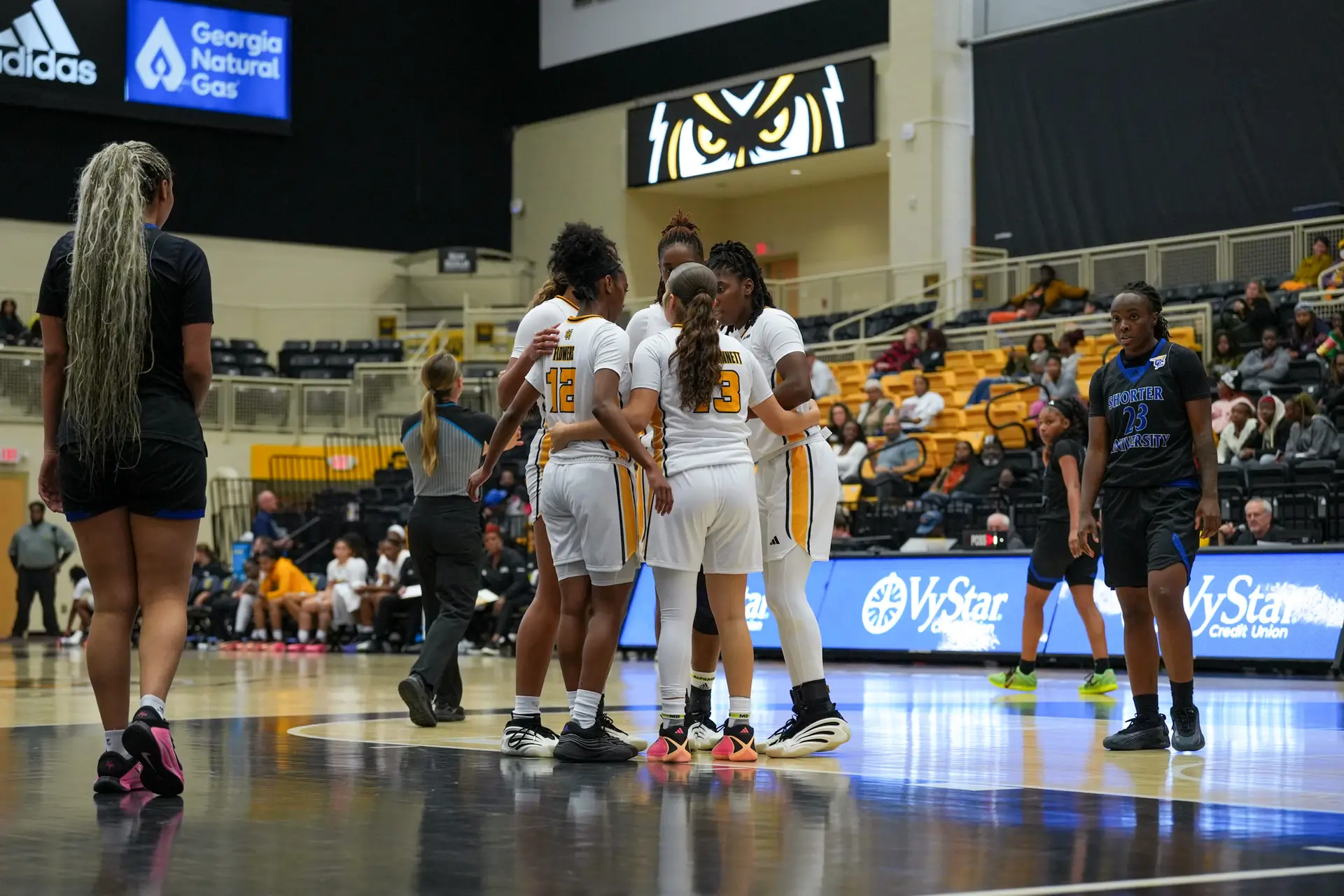 Women’s basketball dominates Shorter 85-36 in season opener