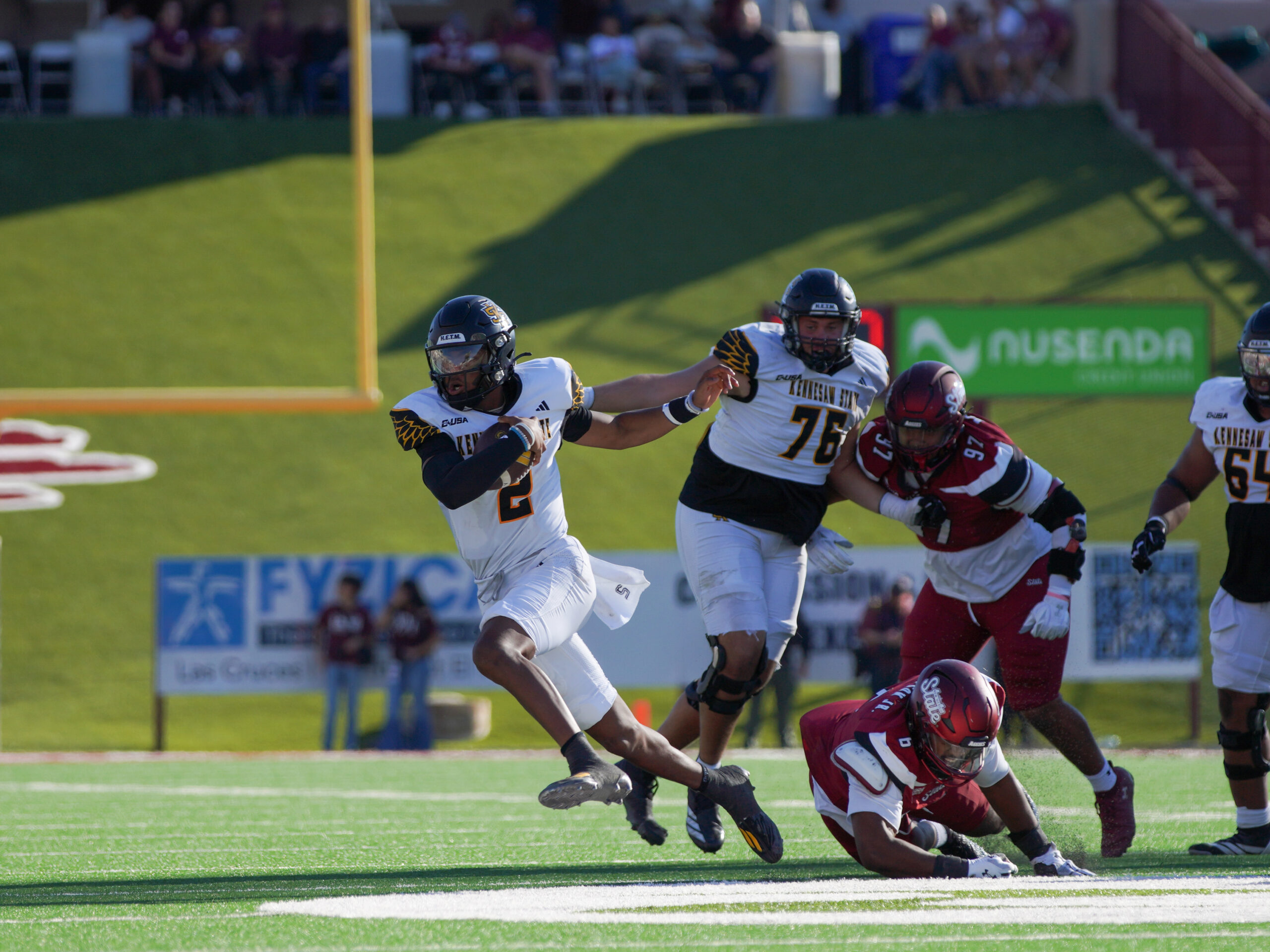 Football avoids upset, wins seventh straight 24-21 over New Mexico State