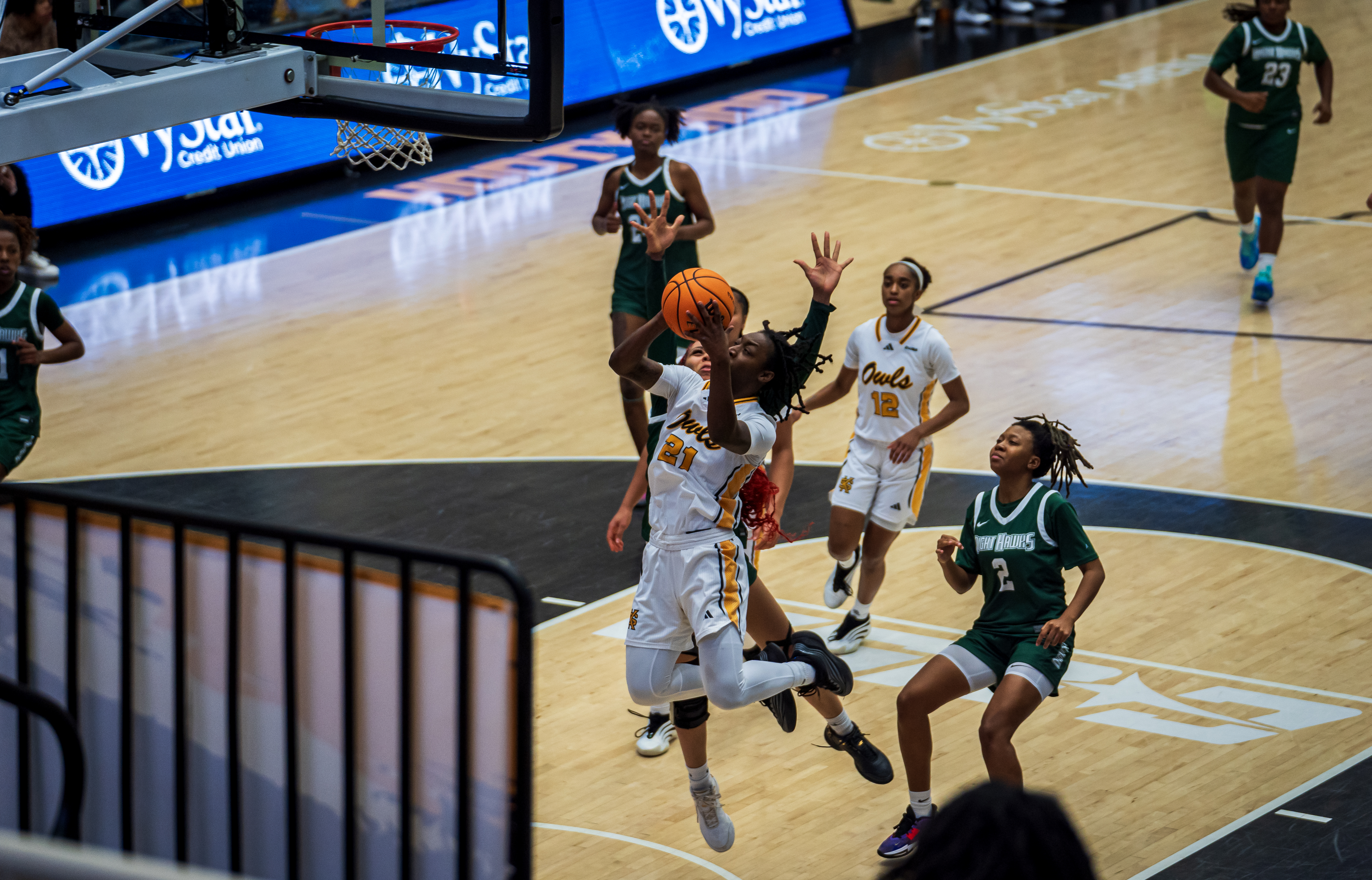 Women’s basketball rolls against Thomas