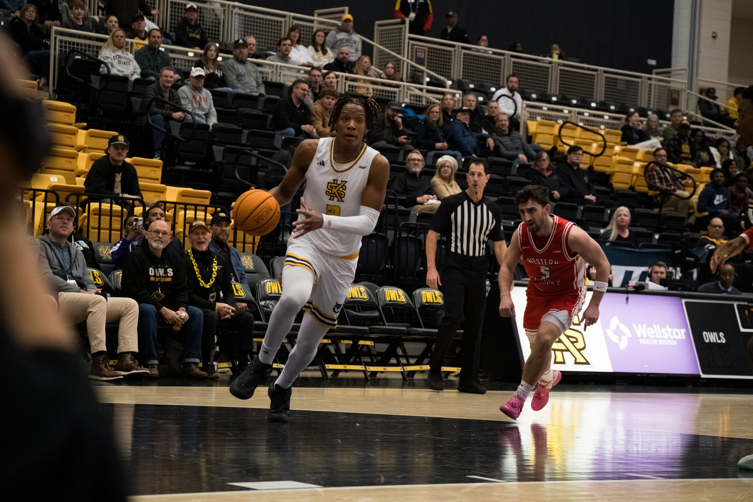 Men’s basketball rallies again at home, tops Western Kentucky 72-69