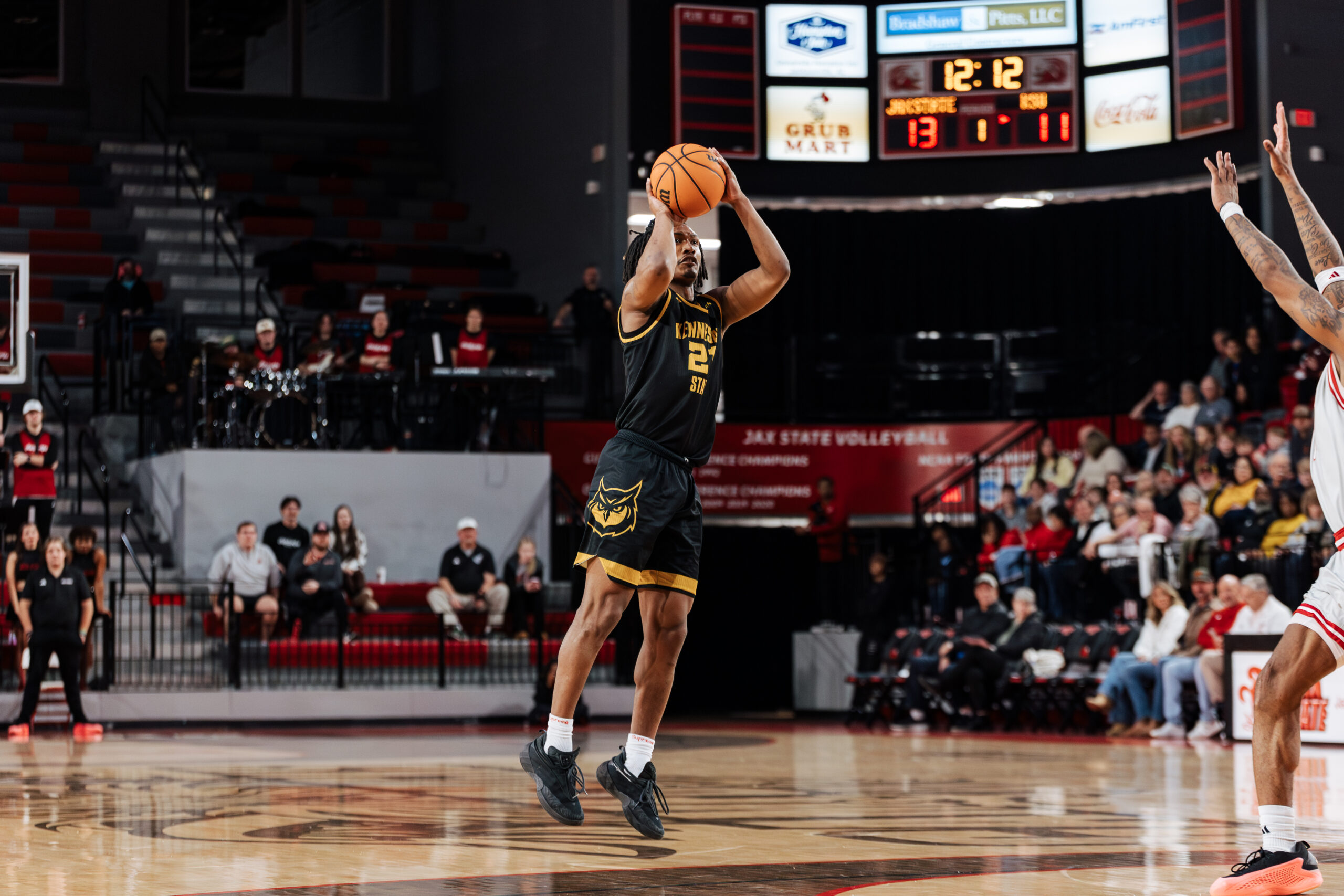 Sherman ejection, poor shooting doom shorthanded Owls in 77-58 loss at Jacksonville State