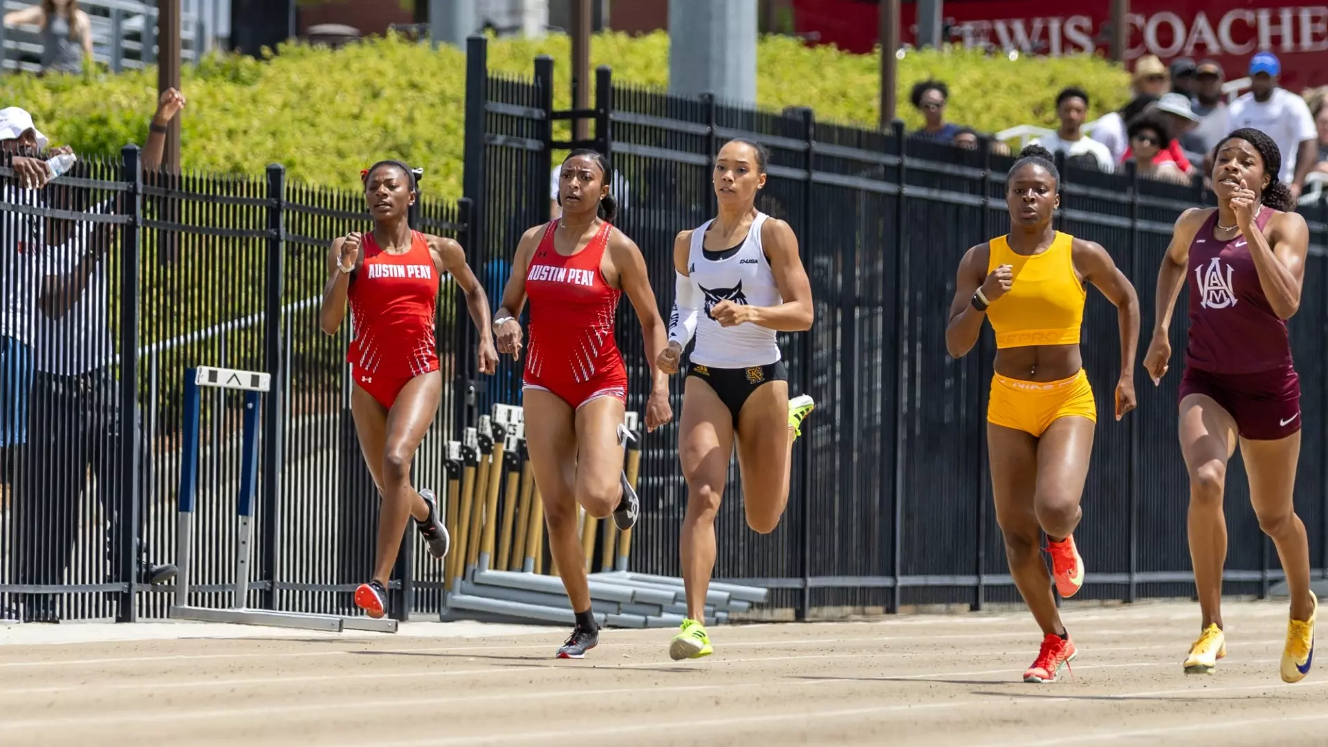 Track and field sets four records at Penn Relays, 4×400 relay places fourth